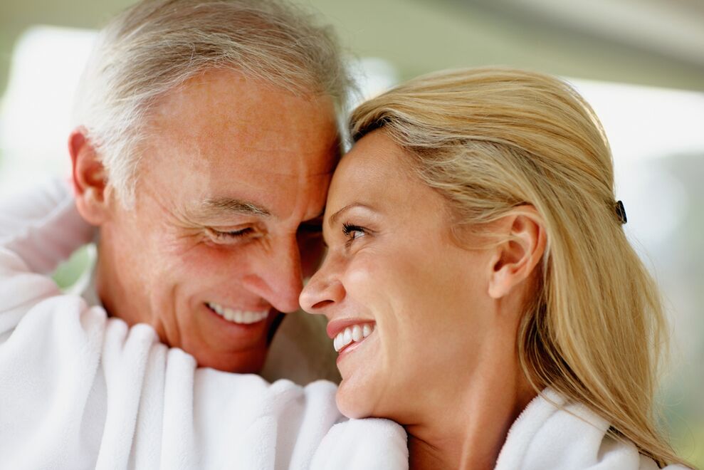 Una feliz pareja de edad madura