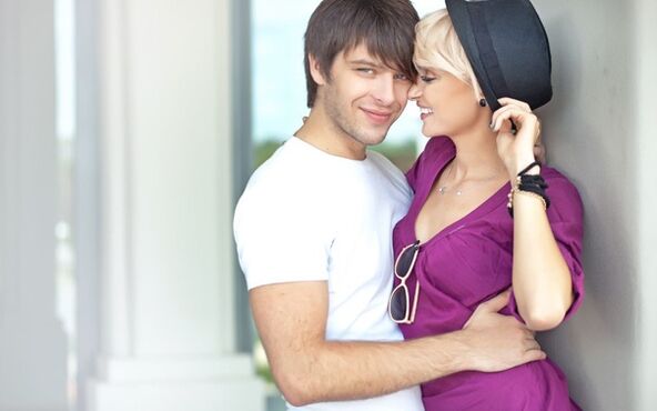 joven pareja enamorada